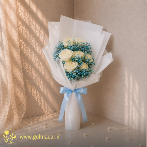 دسته گل رز هلندی سفید همراه با ژیپسوفیلا آبی