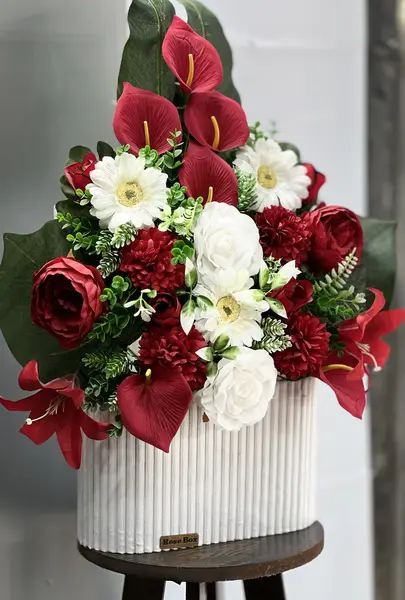 باکس گل مصنوعی روژین