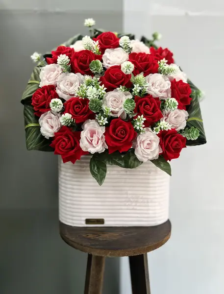 باکس گل مصنوعی رُزانا